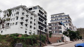 Buộc tháo dỡ nhiều biệt thự xây sai phép ở Nha Trang 