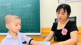 Giáo viên tiểu học: Những người lái đò tận tụy