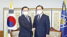 Chủ tịch Quốc hội Vương Đình Huệ  hội kiến Thủ tướng Hàn Quốc Kim Boo-kyum