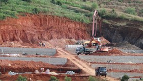 Hoạt động khai thác đất tại xã Đông Thanh, huyện Lâm Hà  diễn ra công khai suốt thời gian dài