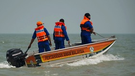 Lật thuyền ngoài khơi Malaysia khiến hàng chục người thiệt mạng và mất tích