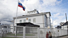 Thêm nhiều nước châu Âu trục xuất nhân viên sứ quán Nga
