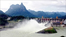 Thủy điện Tuyên Quang xả lũ