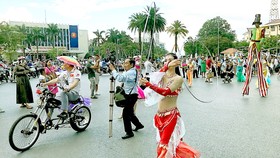 Festival Huế 2022: Tưng bừng lễ hội đường phố “Sắc màu văn hóa”
