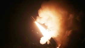 Hình ảnh phóng tên lửa được Bộ Quốc phòng Hàn Quốc công bố ngày 5-10. Ảnh: REUTERS