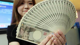 Đồng yen giảm xuống mức thấp nhất trong 32 năm