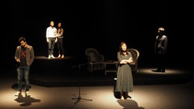 Đoàn kịch Jigeum chiếm được tình cảm của khán giả khi dàn dựng nhạc kịch "Bến bờ xa lắc" phiên bản tiếng Hàn