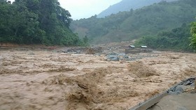 Các tỉnh từ Quảng Bình đến Phú Yên còn mưa rất to, nguy cơ cao về lũ quét và sạt lở 