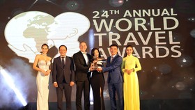 Mr. Ty Collins - TGĐ điều hành JW Marriott Phu Quoc Emerald Bay_Nhận giải World's Leading New Resort