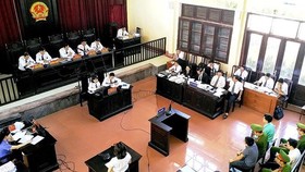 Phiên tòa xét xử vụ án tai biến chạy thận tại Bệnh viện Đa khoa tỉnh Hòa Bình 