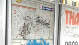 Viết vẽ bậy tại trạm xe buýt