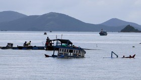 Lật thuyền trên vịnh Vân Phong, 2 người thiệt mạng, 1 người mất tích