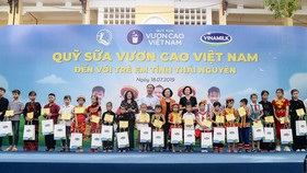Trao tặng hơn 70.000 ly sữa cho trẻ em tỉnh Thái Nguyên
