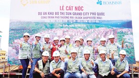 Công ty CP Tập đoàn Xây dựng Hòa Bình cất nóc vượt tiến độ công trình Phố thương mại tại Phú Quốc