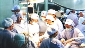 Dấu ấn y tế Việt Nam qua những ca đại phẫu thuật - Bài 2: 15 giờ làm nên kỳ tích