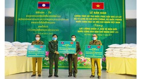 Hỗ trợ 75 tấn gạo cho lực lượng quản lý, bảo vệ biên giới Lào