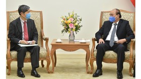 Thủ tướng Nguyễn Xuân Phúc và Chủ tịch JICA Kitaoka Shinichi. Ảnh: VGP
