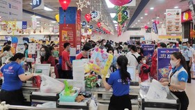 Hệ thống siêu thị Co.opmart, Co.opXtra mở cửa từ 7 giờ sáng phục vụ người dân mua sắm Tết