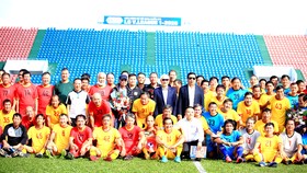 Các cựu cầu thủ Hồng Hà - Trường Sơn - Cửu Long tái ngộ ở Quảng Ninh năm 2020. Ảnh: P.NGUYỄN