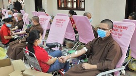 Hơn 360 tăng ni của Học viện Phật Giáo Việt Nam hiến máu