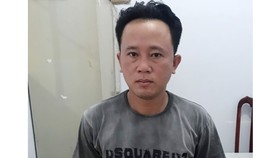 Đối tượng Nguyễn Văn Hận bị tạm giữ hình sự để làm rõ hành vi đưa người xuất cảnh trái phép