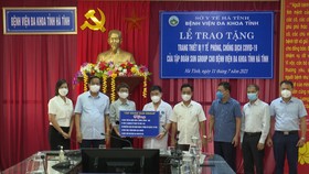 Lễ trao tặng trang thiết bị y tế phòng chống dịch Covid-19 của Sun Group cho BVĐK Hà Tĩnh