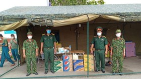  Quà tặng từ Suntory PepsiCo được chuyển đến lực lượng tham gia phòng, chống dịch Covid-19 quận Phú Nhuận
