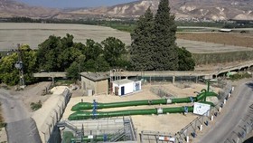 Đường ống dẫn nước từ Israel đến Jordan gần biên giới giữa hai nước