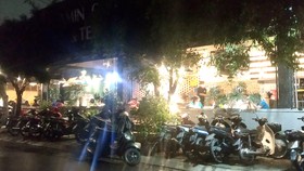 Quán cà phê V.T.M. nằm trên đường số 14 (quận Gò Vấp) đông nghẹt khách uống tại chỗ