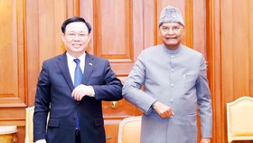 Chủ tịch Quốc hội Vương Đình Huệ hội kiến  Tổng thống Ấn Độ Ram Nath Kovind. Ảnh: TTXVN