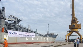 Cảng Hậu Giang bốc xếp tấn hàng đầu năm 2022