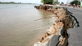 Sạt lở trầm trọng, đe dọa hàng chục ngàn hộ ven sông ở ĐBSCL