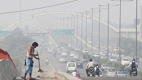 Thủ đô New Delhi, Ấn Độ chìm trong khói mù. Ảnh: CBS