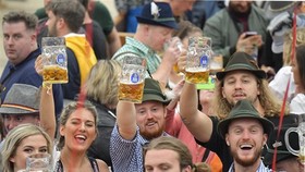 Lễ hội bia Oktoberfest tại Đức được tổ chức trở lại