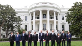Tổng thống Hoa Kỳ Joe Biden và các lãnh đạo ASEAN.  Ảnh: TTXVN