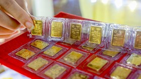 Vàng SJC mất mốc 70 triệu đồng/lượng