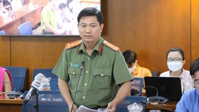 Thượng tá Lê Mạnh Hà, Phó Trưởng Phòng Tham mưu Công an TPHCM thông tin về vụ việc. Ảnh: THÀNH SƠN