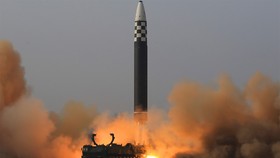 Hàn Quốc: Triều Tiên bắn đạn pháo từ bệ phóng tên lửa phóng loạt