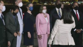 Máy bay chở Chủ tịch Hạ viện Mỹ Nancy Pelosi hạ cánh xuống Đài Loan