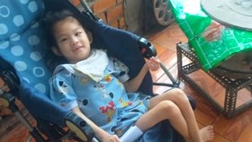Mẹ khốn khó nuôi con tật nguyền