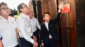 Bí thư Thành ủy TPHCM, Nguyễn Văn Nên cùng lãnh đạo Sở Du lịch TPHCM và Quận ủy quận 1 thăm các di tích lịch sử Biệt động Sài Gòn tại quận 1