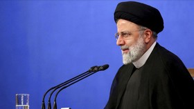 Tổng thống Iran Ebrahim Raisi, trong một cuộc họp báo tại Teheran, Iran, ngày 29-8-2022. AP