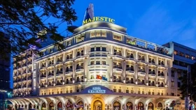 Majestic Hotel- một trong 4 khách sạn có giá trị lịch sử, kiến trúc, mỹ thuật ở trung tâm thành phố. 