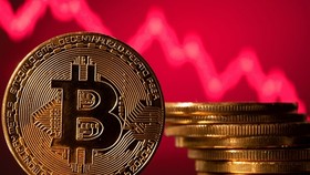Bitcoin thường được quảng cáo là một sự thay thế tiềm năng cho kim loại truyền thống như một vật lưu trữ giá trị. Ảnh: CNBC. Sự sụt giảm gần đây là một sự đảo ngược so với mức tăng đáng kể bắt đầu vào nửa cuối năm ngoái.  