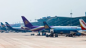 Sau Tân Sơn Nhất, Nội Bài cũng tạm dừng đón các chuyến bay quốc tế chở khách nhập cảnh, để chống dịch. 