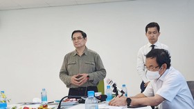 Thủ tướng làm việc với Công ty cổ phần công nghệ sinh học dược Nanogen - Khu công nghệ cao TPHCM. Ảnh: HOÀNG LỘC