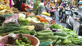 Nhiều chợ tại TPHCM đang tăng giá rau xanh