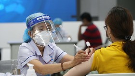 Bộ Y tế được yêu cầu phân bổ vaccine bảo đảm tiến độ tiêm theo đề nghị của UBND TPHCM và các tỉnh Bình Dương, Đồng Nai, Long An. 