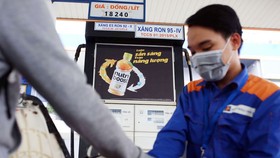Giá xăng dầu trong nước từ đầu năm đến nay tăng hơn 30%. Ảnh: Ngọc Dương