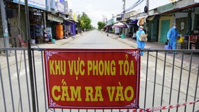 TPHCM tiếp tục đợt giãn cách theo Chỉ thị 16 kéo dài 1 tháng, với nguyên tắc "ai ở đâu thì ở yên đó".